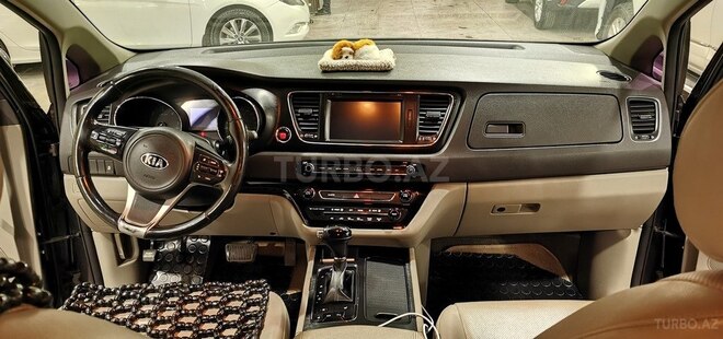 Kia Carnival-13