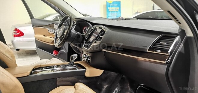Volvo XC90-18