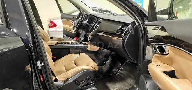 Volvo XC90-21