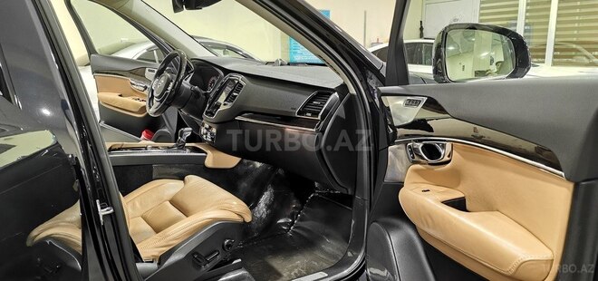 Volvo XC90-19