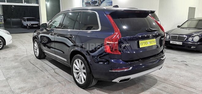 Volvo XC90-11