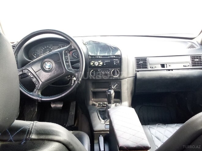 BMW 320 1993, 200,000 km - 2.0 l - Qax