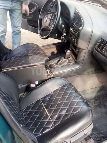 BMW 320 1993, 200,000 km - 2.0 l - Qax