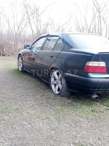 BMW 320 1993, 200,000 km - 2.0 l - Qax