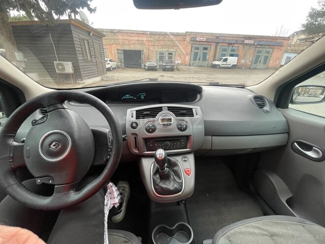 Renault Scenic-12