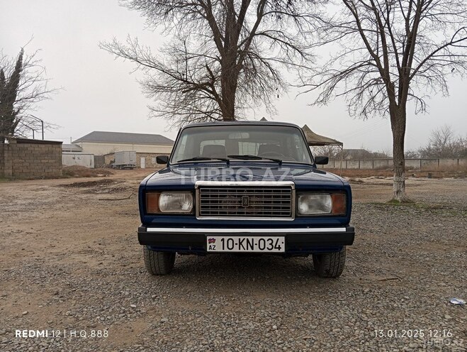 LADA (VAZ) 2107 2002, 85,000 km - 1.6 l - Salyan