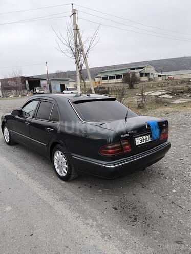 Mercedes E 220 d 2001, 351,000 km - 2.2 l - Bakı