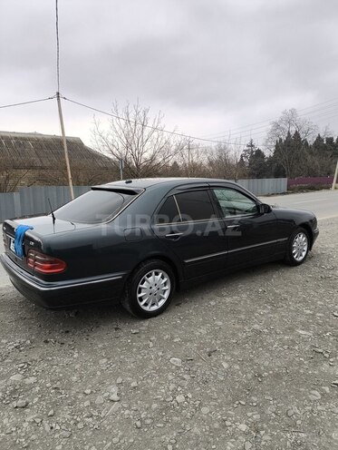 Mercedes E 220 d 2001, 351,000 km - 2.2 l - Bakı