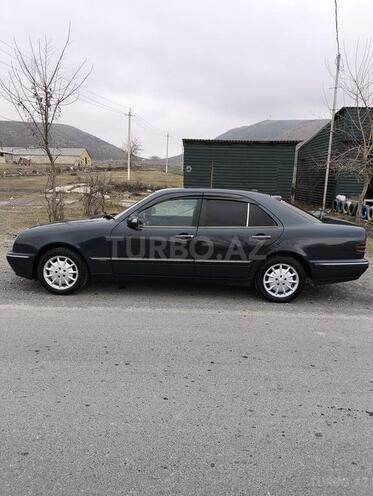 Mercedes E 220 d 2001, 351,000 km - 2.2 l - Bakı