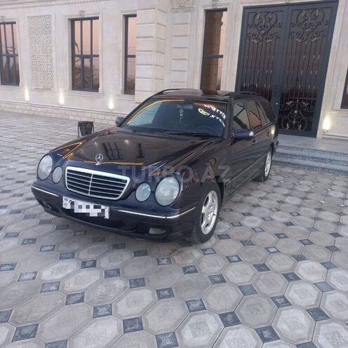 Mercedes E 220 d-3