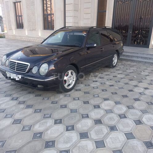 Mercedes E 220 d-4