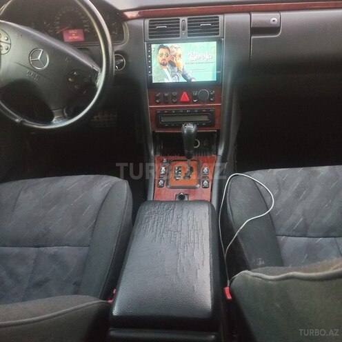 Mercedes E 220 d-9