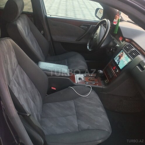 Mercedes E 220 d-7