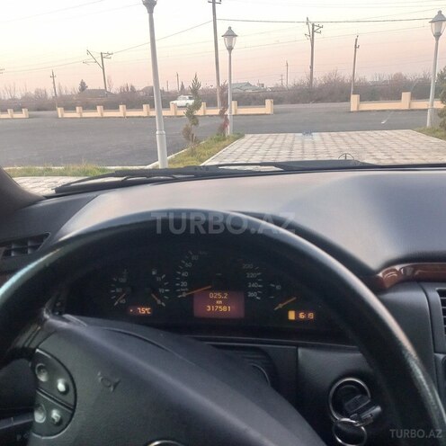 Mercedes E 220 d-10