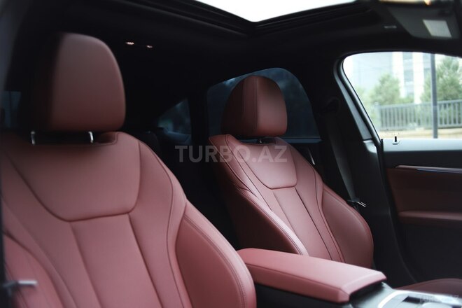 BMW i4-18