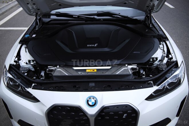 BMW i4-17