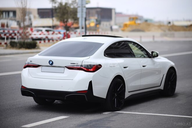 BMW i4-6