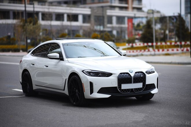 BMW i4-3