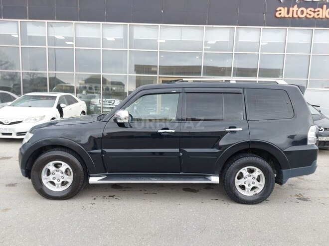 Mitsubishi Pajero-2