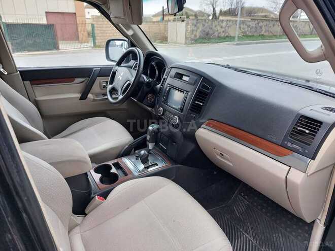 Mitsubishi Pajero-11