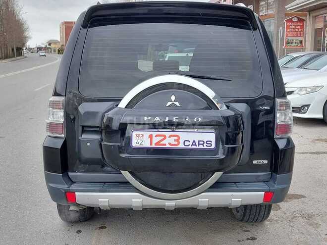 Mitsubishi Pajero-8