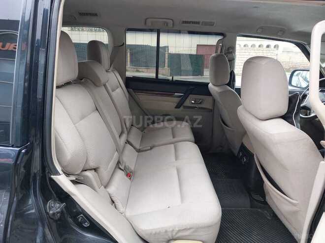 Mitsubishi Pajero-9