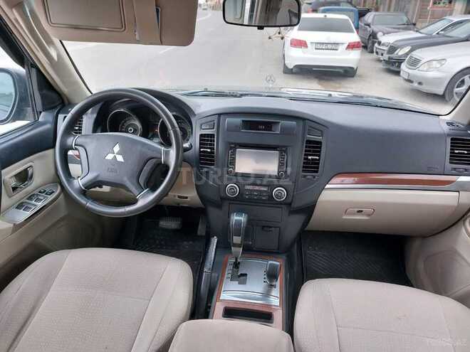 Mitsubishi Pajero-10