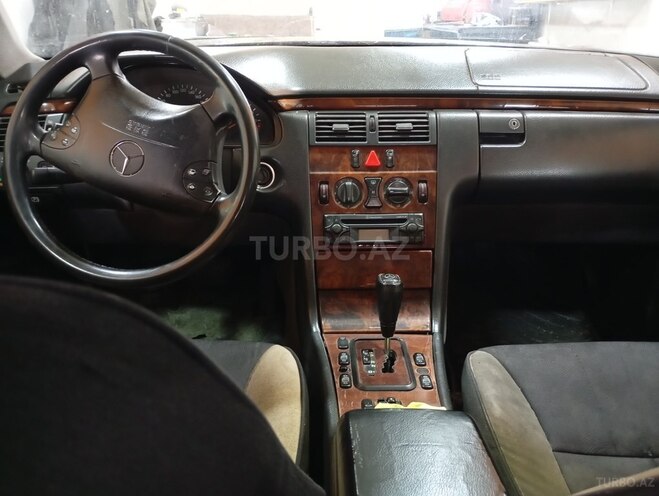 Mercedes E 240 1999, 300,000 km - 2.4 l - Bakı