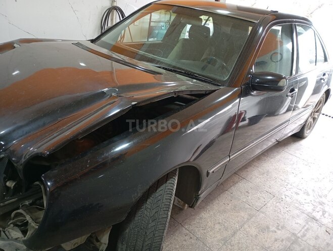 Mercedes E 240 1999, 300,000 km - 2.4 l - Bakı