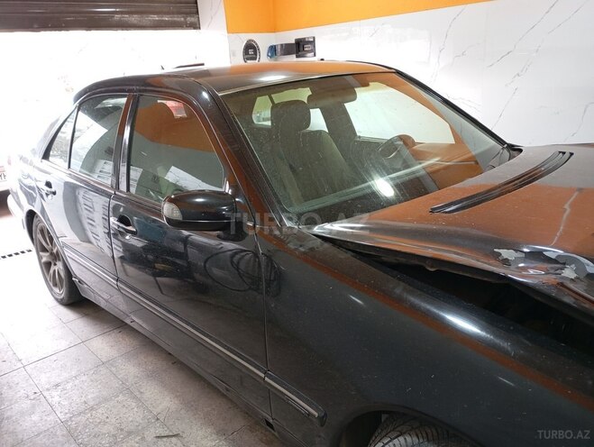 Mercedes E 240 1999, 300,000 km - 2.4 l - Bakı