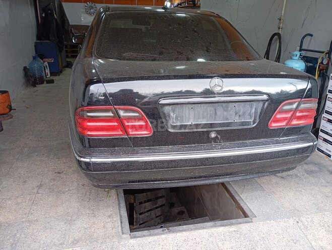 Mercedes E 240 1999, 300,000 km - 2.4 l - Bakı