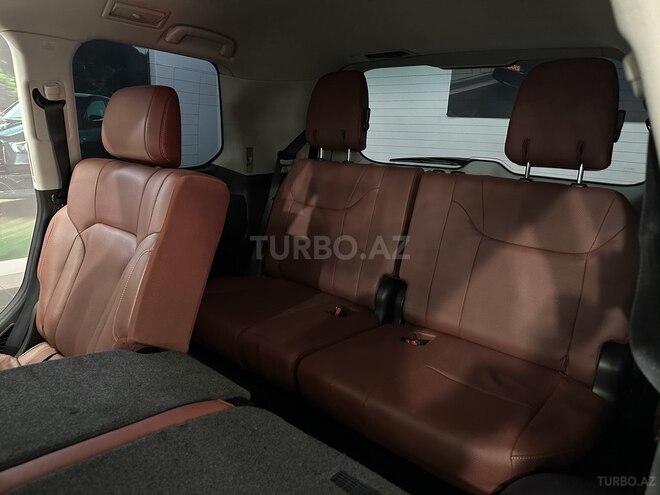Lexus LX 570-25
