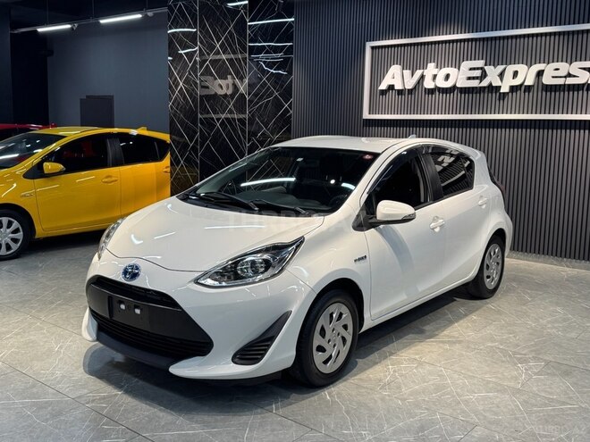 Toyota Aqua-7