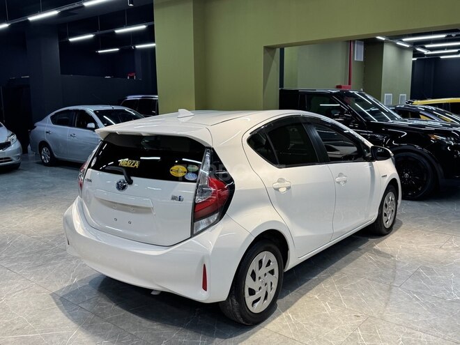 Toyota Aqua-9