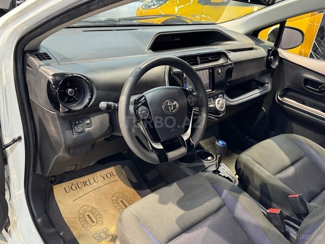 Toyota Aqua-15