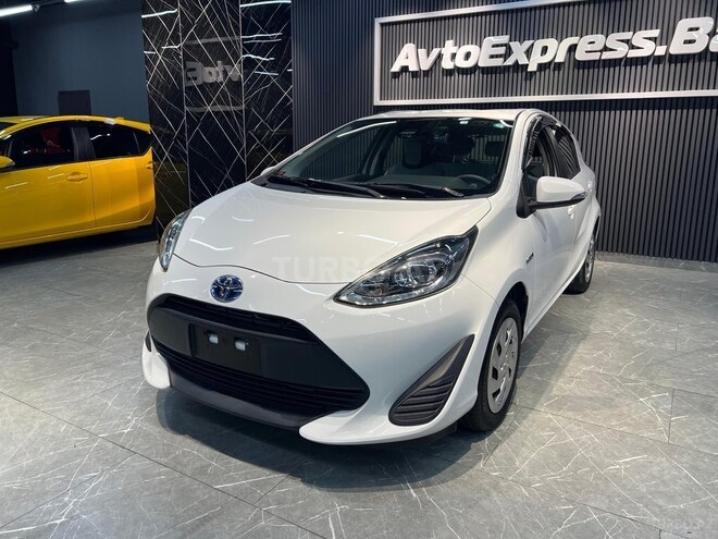 Toyota Aqua-5