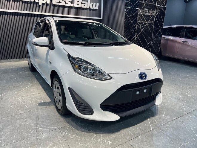 Toyota Aqua-6