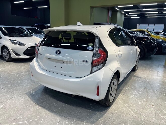 Toyota Aqua-12