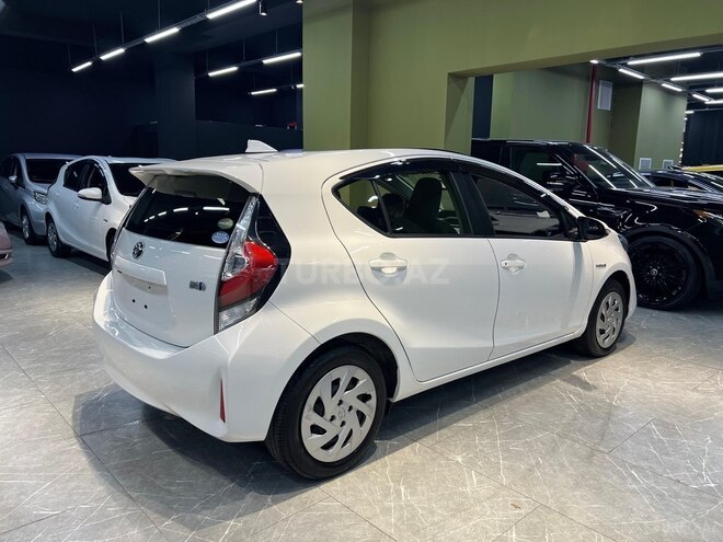 Toyota Aqua-10
