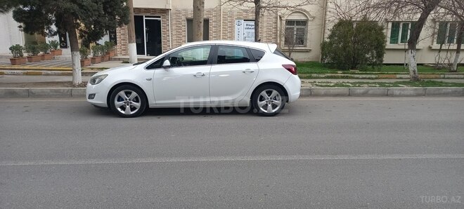 Opel Astra 2011, 198,000 km - 1.3 л - Bakı