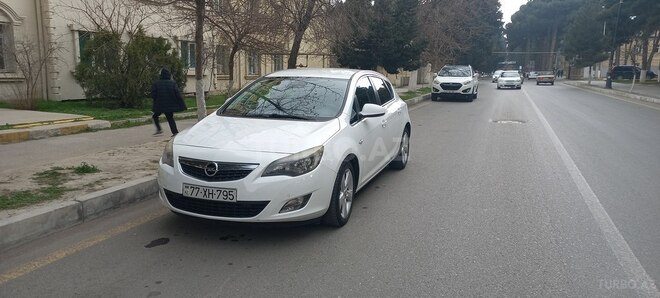 Opel Astra 2011, 198,000 km - 1.3 л - Bakı