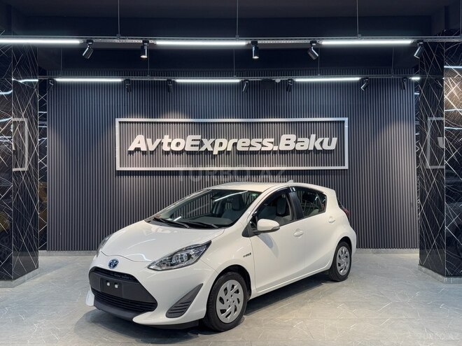 Toyota Aqua-1
