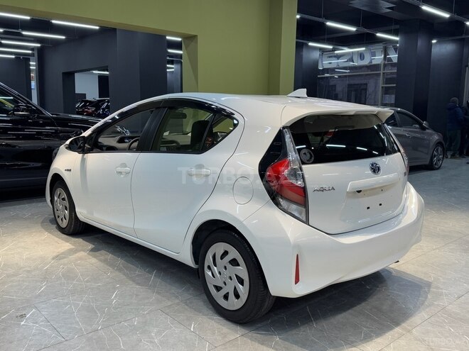 Toyota Aqua-2