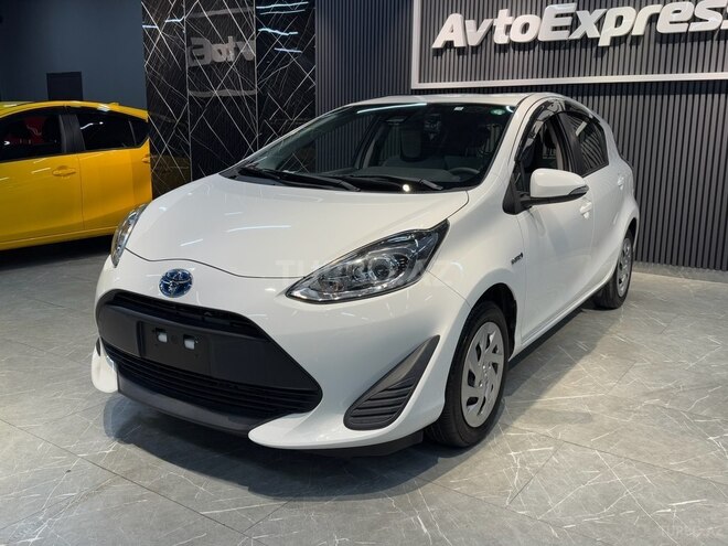 Toyota Aqua-5