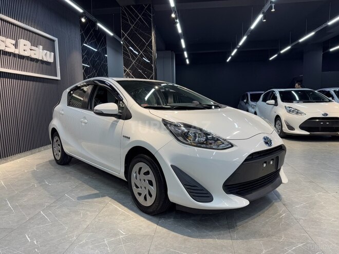 Toyota Aqua-12