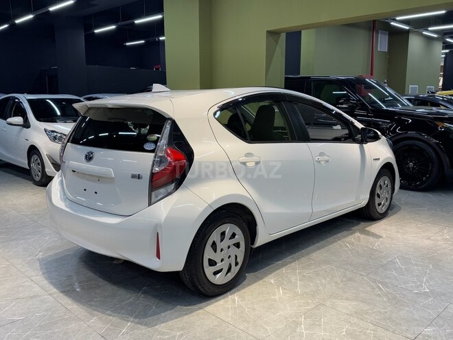 Toyota Aqua-11