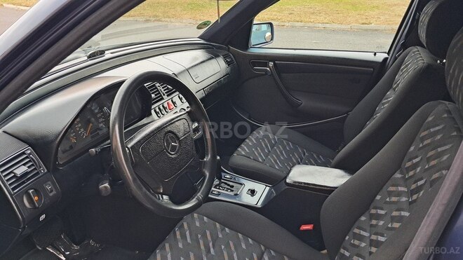 Mercedes C 200 2000, 251,384 km - 2.0 l - Qax