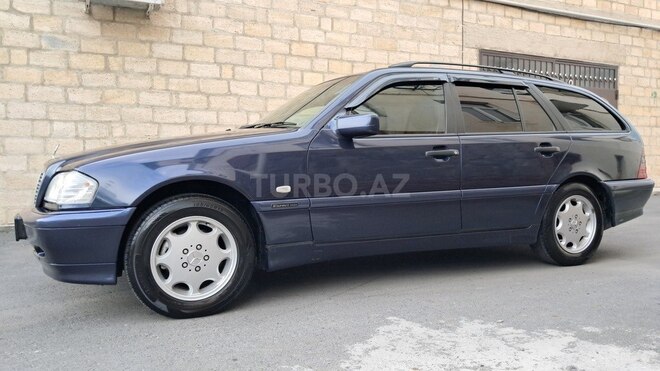 Mercedes C 200 2000, 251,384 km - 2.0 l - Qax