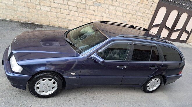 Mercedes C 200 2000, 251,384 km - 2.0 l - Qax