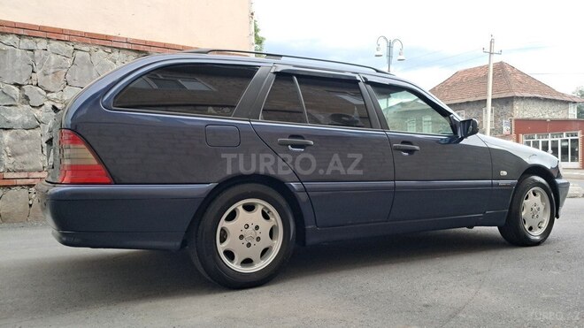 Mercedes C 200 2000, 251,384 km - 2.0 l - Qax